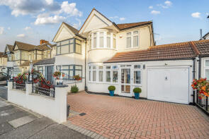 62, Hunters Grove, Kenton HA3 9AQ