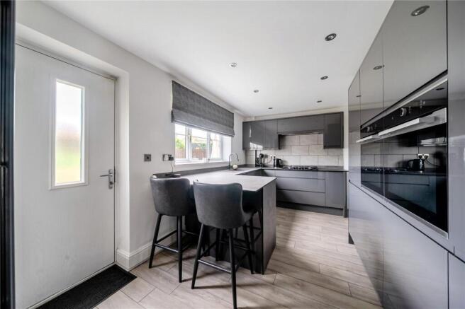 5 bed Detached for sale Image 5
