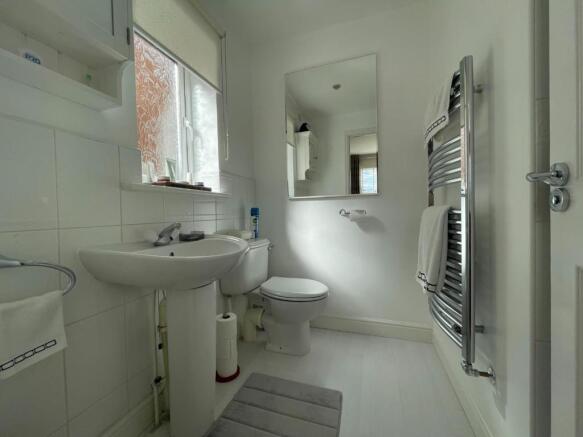 EN-SUITE SHOWER ROOM