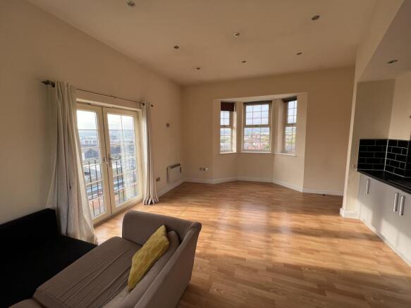 Apartment 9, City View, 28 Holywell Heights, Sheffield S4 8AG photo 4