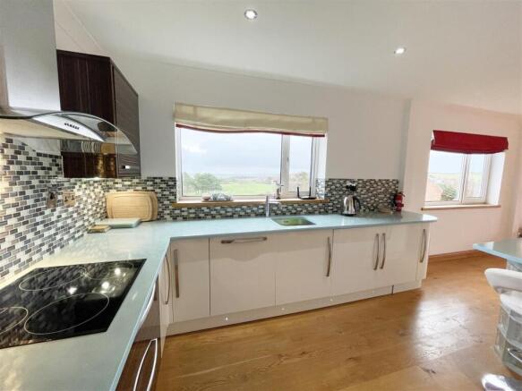 2 bed Apartment for sale Image 4