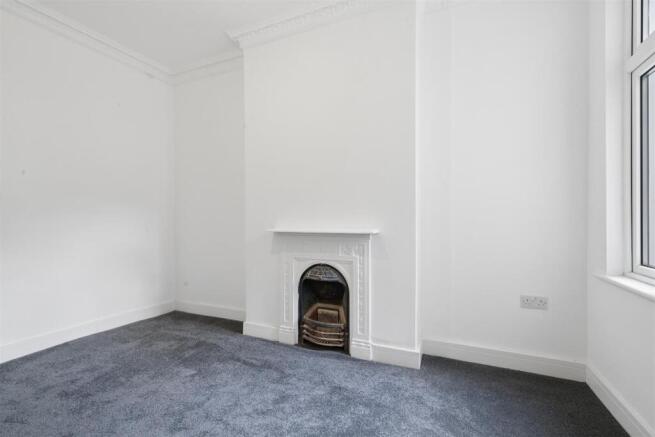 41 Gilbey Road, London bedroom 1.jpg