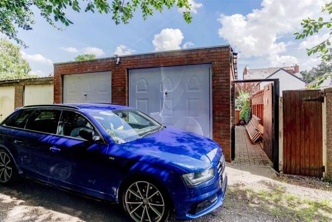 DOUBLE GARAGE