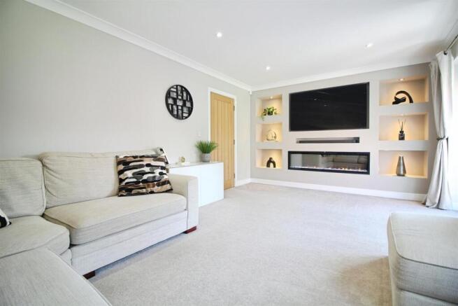 4 bed Semi-Detached for sale Image 6