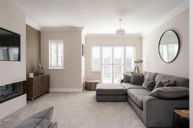 5 bed Semi-Detached for sale Image 3