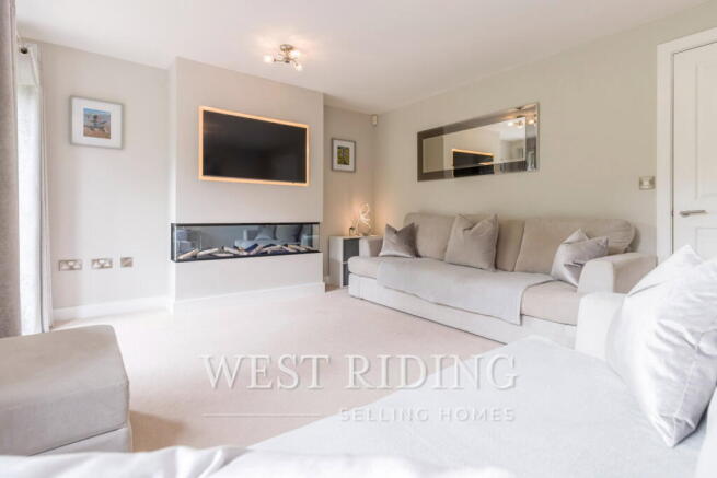4 bed Semi-Detached for sale Image 3