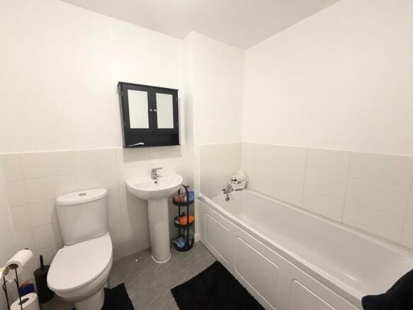 3 bed House for sale Image 10