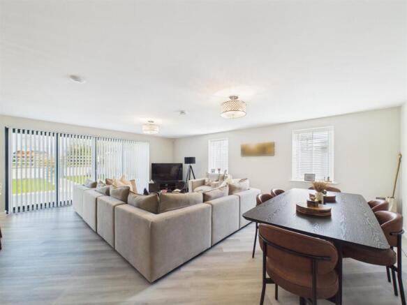 Lounge/Kitchen/Dining
