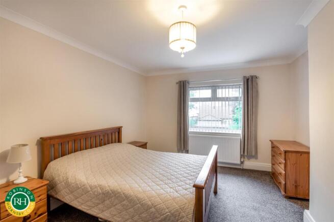 5 bed Semi-Detached for sale Image 11