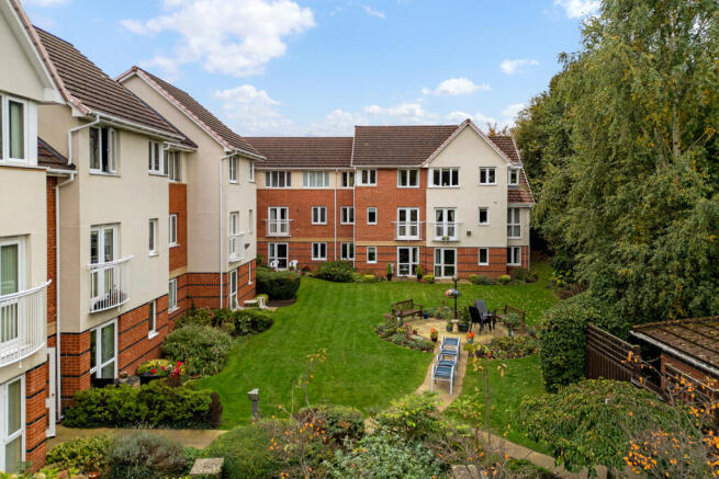 1-bed flat on Flat 8 Bartholomew Court Bradshaw Lane, Warrington, WA4 2JW, Warrington, £135,000