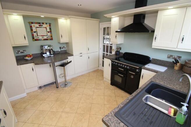 3 bed Bungalow for sale Image 7
