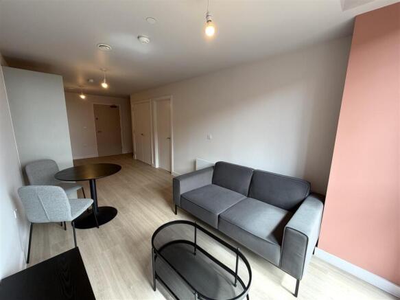 Living Room Pic 4.jpeg