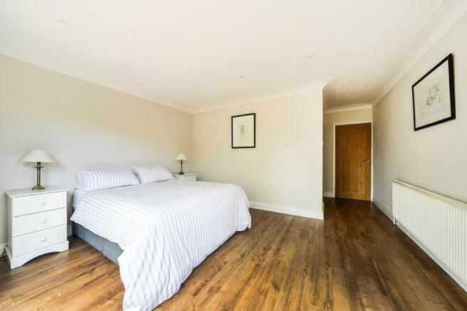 4 bed Detached for sale Image 11
