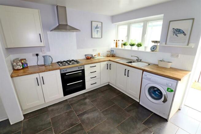 Kitchen 3.JPG