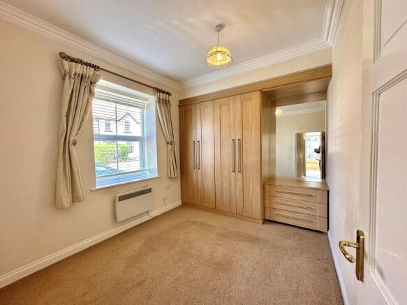 2 bed Apartment to rent Image 4