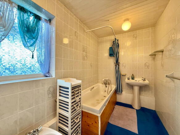 2 bed Flat for sale Image 9