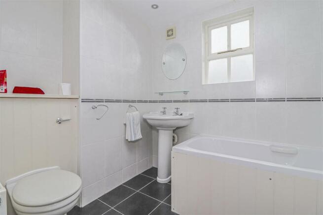 GROUND FLOOR BATHROOM