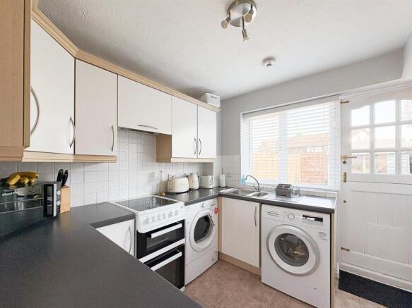 Kitchen...jpg