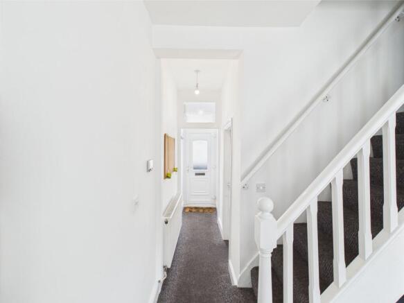 3 bed Terraced to rent Image 6