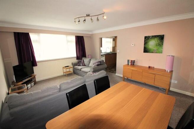 Lounge/Dining Room
