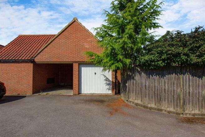 Garage & Carport