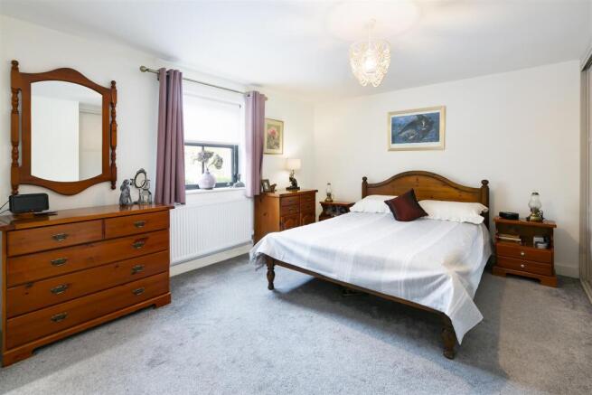 4 bed Detached for sale Image 8