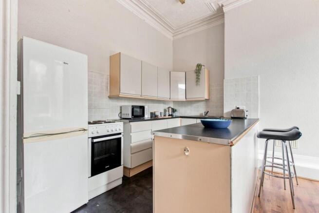 4 bed House to rent Image 4