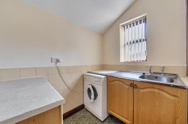 3 bed Semi-Detached for sale Image 11