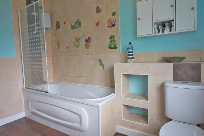 Bathroom.JPG