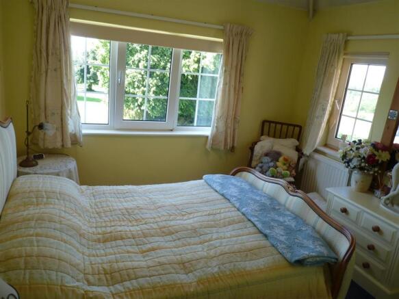 BEDROOM 2