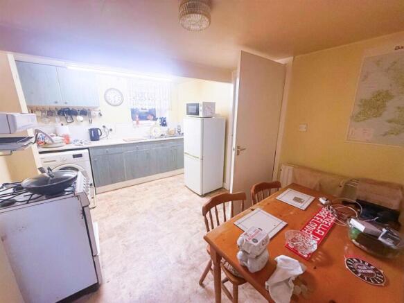 3 bed Apartment for sale Image 12