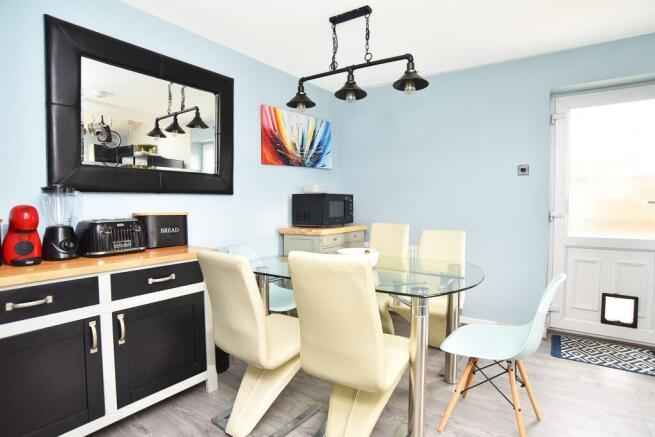5 bed Semi-Detached for sale Image 5