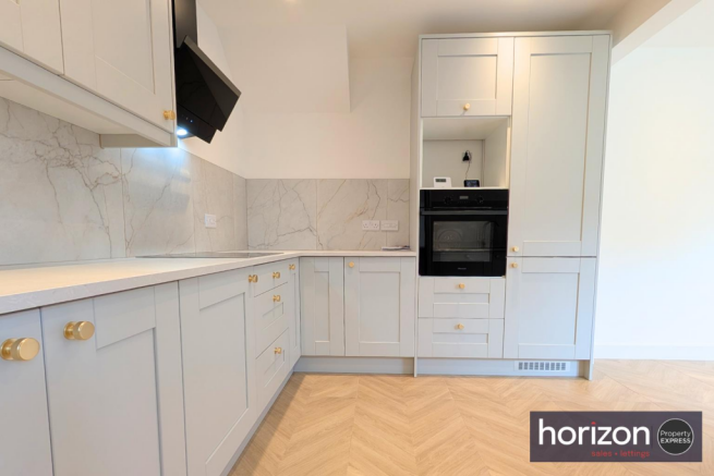 3 bed Semi-Detached for sale Image 8