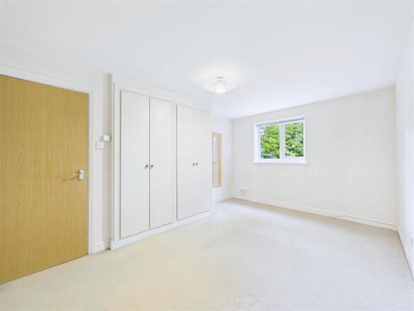 2 bed Apartment for sale Image 8