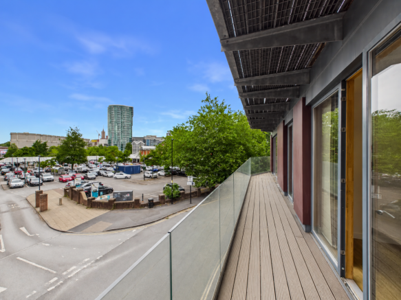 2 bed Apartment to rent Image 11