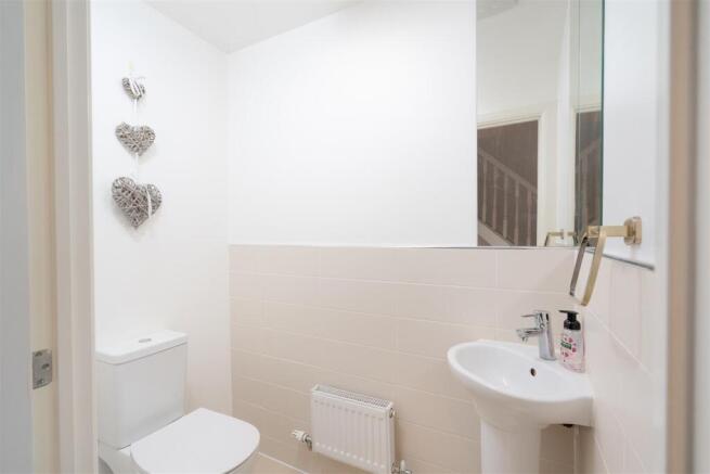 5 bed Detached for sale Image 7