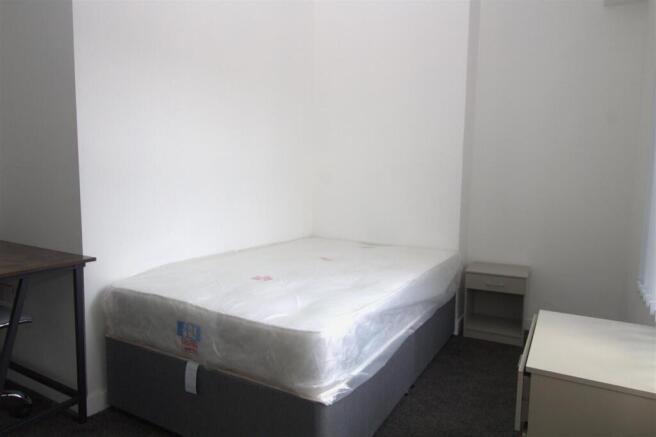4 bed End of Terrace to rent Image 4