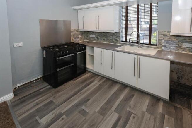 Kitchen/ Dining Room