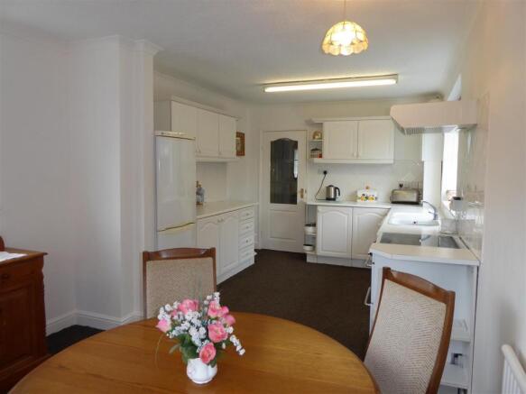 KITCHEN/BREAKFAST RO