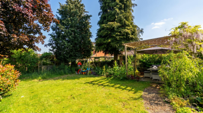 4 bed Semi-Detached for sale Image 8