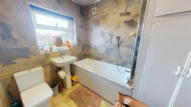 4 bed Semi-Detached for sale Image 12