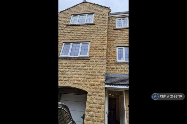 5 bed Detached to rent Image 4