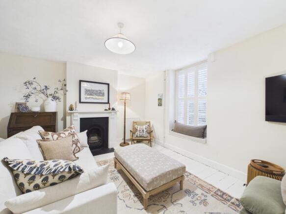 CAM01721G0-PR0116-STILL007