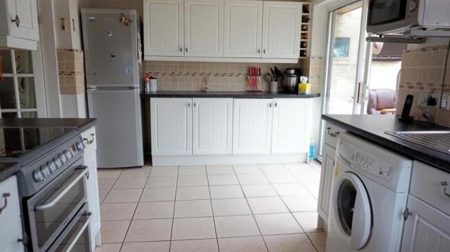 EXTENDED FITTED KITCHEN