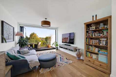 Woodhouse Road, London, N12