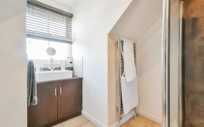 ensuite.JPG