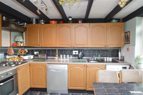 KITCHEN/BREAKFAST