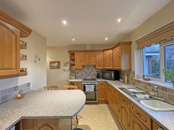 Yeomans Way 18 Kitchen 2.jpg