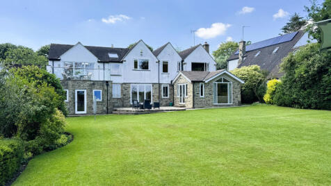 Hall Drive, Bramhope, Leeds, West Yorkshire