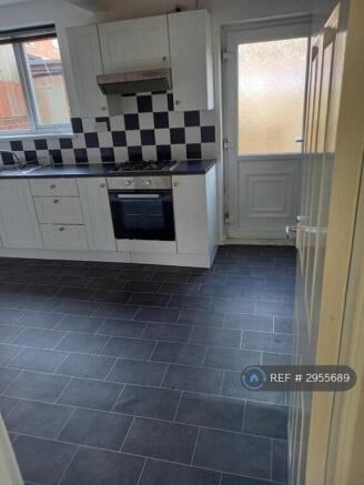 3 bed Semi-Detached to rent Image 5